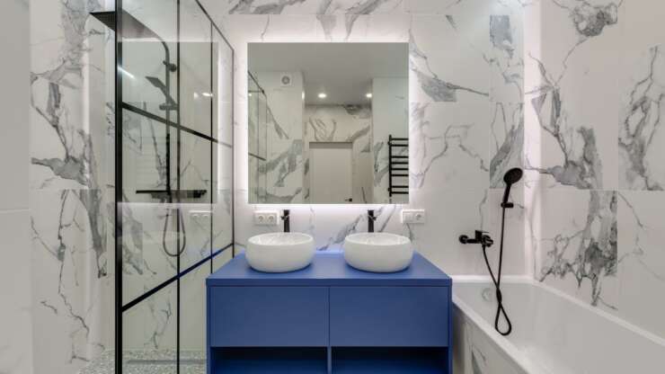 Walk-In Shower vs. Bathtub: Which Is Right for Your Bathroom?