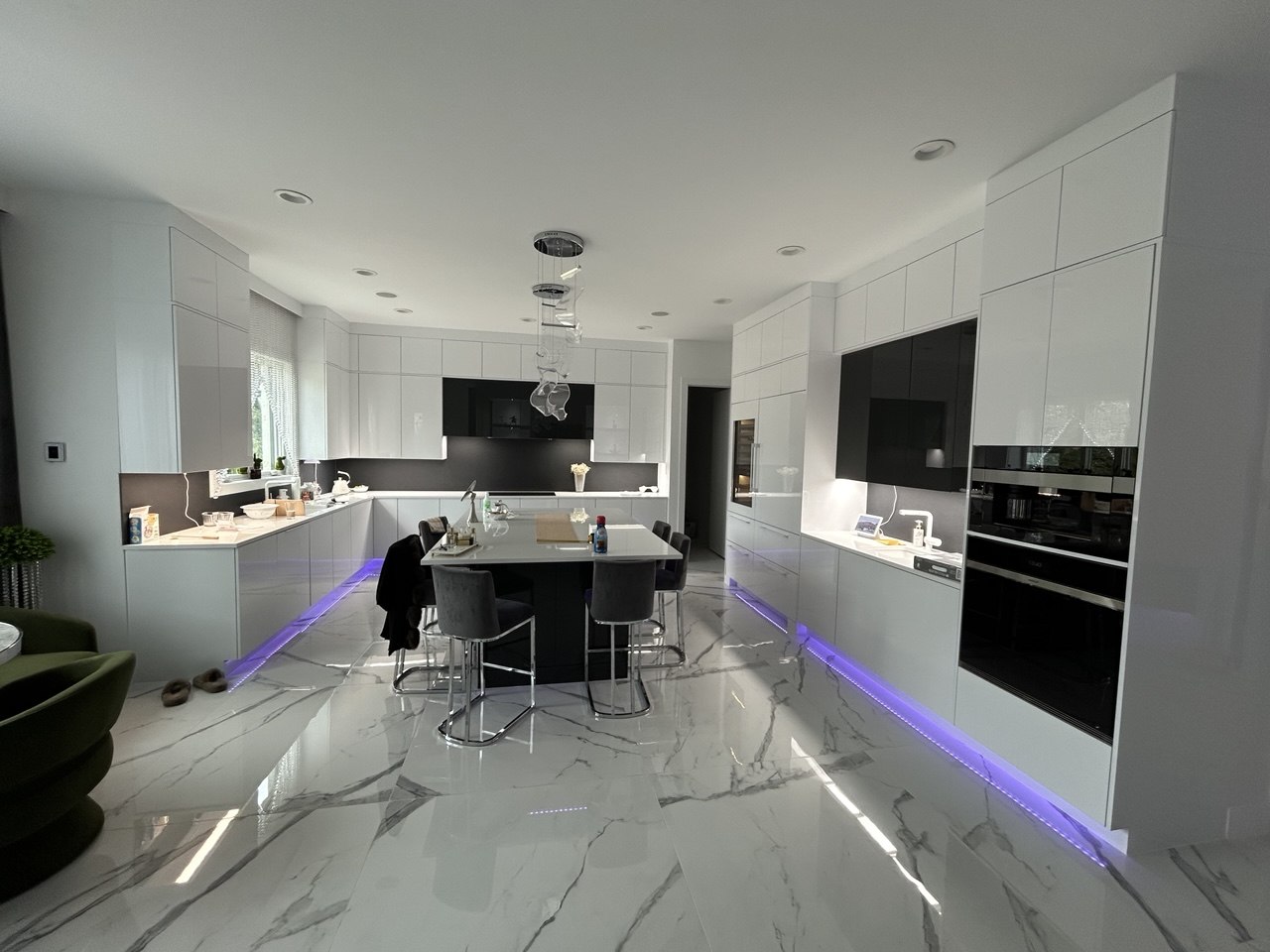Countertops, Quartz, Granite, and Natural Stone